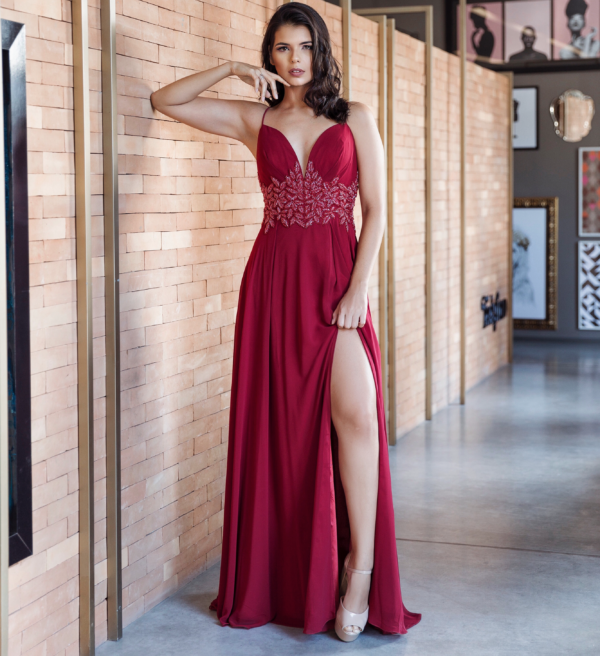 VESTIDO MARSALA FENDA SAIA FLUIDA DETALHE BORDADO