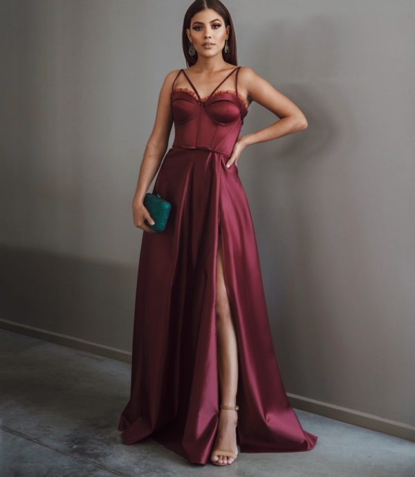 VESTIDO MARSALA CORPETE