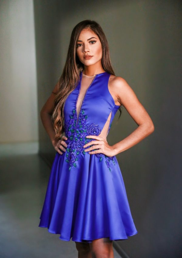 VESTIDO CURTO AZUL ROYAL ESTRUTURADO COM DETALHE BORDADO